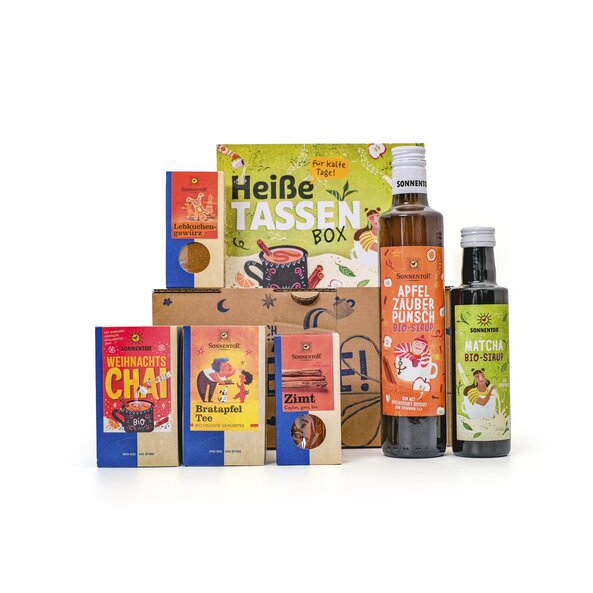 Heiße Tassen 2025 Themenbox bio Auf dem Bild ist die SONNENTOR Themenbox Heiße Tassen zu sehen mit allen Produkten, die in der Box enthalten sind!